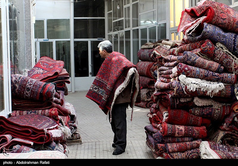 مرکز صادرات فرش ایران به آمریکا دیگر رونق ندارد؛ سایه رکود بر بازار فرش همدان+ فیلم
