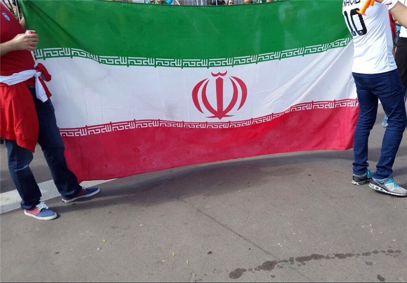 پرچم بزرگ ایران در ورزشگاه و همراهی برزیلی‌ها
