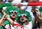 المشجعون الایرانیون یتوافدون على ستاد "آل نهیان" لمشاهدة مباراة منتخب بلادهم أمام فیتنام