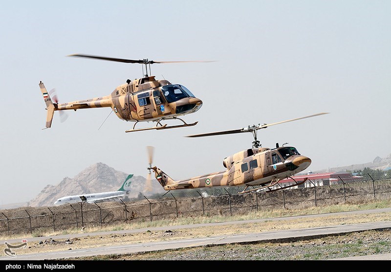 استعراض لمختلف أنواع الطائرات المروحیة الهجومیة والاستکشافیة فی سماء طهران