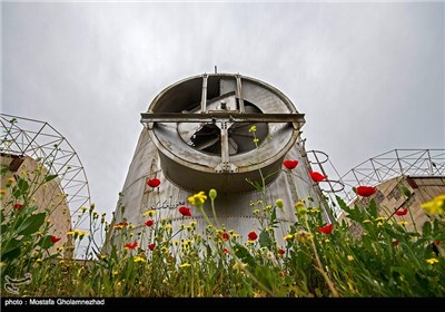 میدان نفتی مسجد سلیمان اولین و قدیمیترین میدان نفتی در خاورمیانه، در شهرستان مسجد سلیمان و در استان خوزستان واقع است. این میدان در سال ۱۲۸۷ خورشیدی توسط یک شرکت انگلیسی کشف و کار خود را آغاز نمود. از سال ۱۹۰۸ تا سال ۱۹۲۸ میلادی، تمام نفت تولیدی ایران از میدان نفتی مسجدسلیمان استخراج میگردید.