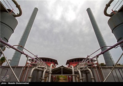 میدان نفتی مسجد سلیمان اولین و قدیمیترین میدان نفتی در خاورمیانه، در شهرستان مسجد سلیمان و در استان خوزستان واقع است. این میدان در سال ۱۲۸۷ خورشیدی توسط یک شرکت انگلیسی کشف و کار خود را آغاز نمود. از سال ۱۹۰۸ تا سال ۱۹۲۸ میلادی، تمام نفت تولیدی ایران از میدان نفتی مسجدسلیمان استخراج میگردید.