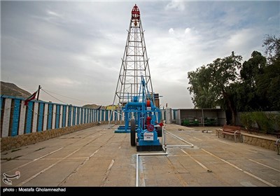 میدان نفتی مسجد سلیمان اولین و قدیمیترین میدان نفتی در خاورمیانه، در شهرستان مسجد سلیمان و در استان خوزستان واقع است. این میدان در سال ۱۲۸۷ خورشیدی توسط یک شرکت انگلیسی کشف و کار خود را آغاز نمود. از سال ۱۹۰۸ تا سال ۱۹۲۸ میلادی، تمام نفت تولیدی ایران از میدان نفتی مسجدسلیمان استخراج میگردید.