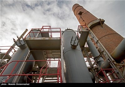 میدان نفتی مسجد سلیمان اولین و قدیمیترین میدان نفتی در خاورمیانه، در شهرستان مسجد سلیمان و در استان خوزستان واقع است. این میدان در سال ۱۲۸۷ خورشیدی توسط یک شرکت انگلیسی کشف و کار خود را آغاز نمود. از سال ۱۹۰۸ تا سال ۱۹۲۸ میلادی، تمام نفت تولیدی ایران از میدان نفتی مسجدسلیمان استخراج میگردید.