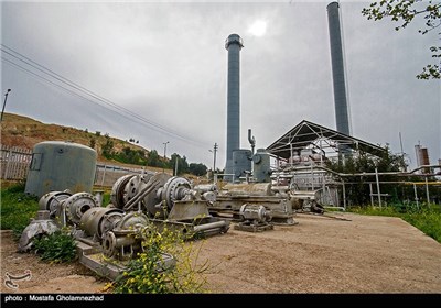 میدان نفتی مسجد سلیمان اولین و قدیمیترین میدان نفتی در خاورمیانه، در شهرستان مسجد سلیمان و در استان خوزستان واقع است. این میدان در سال ۱۲۸۷ خورشیدی توسط یک شرکت انگلیسی کشف و کار خود را آغاز نمود. از سال ۱۹۰۸ تا سال ۱۹۲۸ میلادی، تمام نفت تولیدی ایران از میدان نفتی مسجدسلیمان استخراج میگردید.