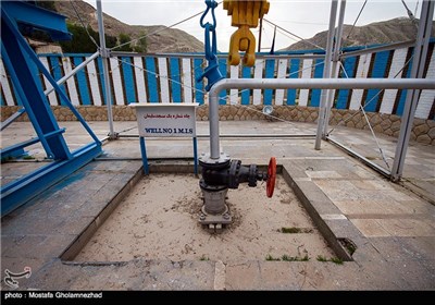 میدان نفتی مسجد سلیمان اولین و قدیمیترین میدان نفتی در خاورمیانه، در شهرستان مسجد سلیمان و در استان خوزستان واقع است. این میدان در سال ۱۲۸۷ خورشیدی توسط یک شرکت انگلیسی کشف و کار خود را آغاز نمود. از سال ۱۹۰۸ تا سال ۱۹۲۸ میلادی، تمام نفت تولیدی ایران از میدان نفتی مسجدسلیمان استخراج میگردید.