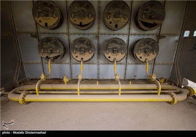 میدان نفتی مسجد سلیمان اولین و قدیمیترین میدان نفتی در خاورمیانه، در شهرستان مسجد سلیمان و در استان خوزستان واقع است. این میدان در سال ۱۲۸۷ خورشیدی توسط یک شرکت انگلیسی کشف و کار خود را آغاز نمود. از سال ۱۹۰۸ تا سال ۱۹۲۸ میلادی، تمام نفت تولیدی ایران از میدان نفتی مسجدسلیمان استخراج میگردید.