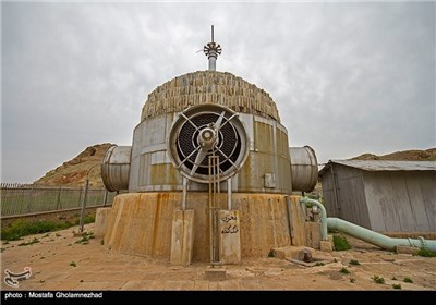 میدان نفتی مسجد سلیمان اولین و قدیمیترین میدان نفتی در خاورمیانه، در شهرستان مسجد سلیمان و در استان خوزستان واقع است. این میدان در سال ۱۲۸۷ خورشیدی توسط یک شرکت انگلیسی کشف و کار خود را آغاز نمود. از سال ۱۹۰۸ تا سال ۱۹۲۸ میلادی، تمام نفت تولیدی ایران از میدان نفتی مسجدسلیمان استخراج میگردید.