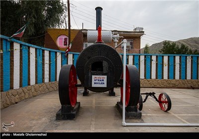 میدان نفتی مسجد سلیمان اولین و قدیمیترین میدان نفتی در خاورمیانه، در شهرستان مسجد سلیمان و در استان خوزستان واقع است. این میدان در سال ۱۲۸۷ خورشیدی توسط یک شرکت انگلیسی کشف و کار خود را آغاز نمود. از سال ۱۹۰۸ تا سال ۱۹۲۸ میلادی، تمام نفت تولیدی ایران از میدان نفتی مسجدسلیمان استخراج میگردید.