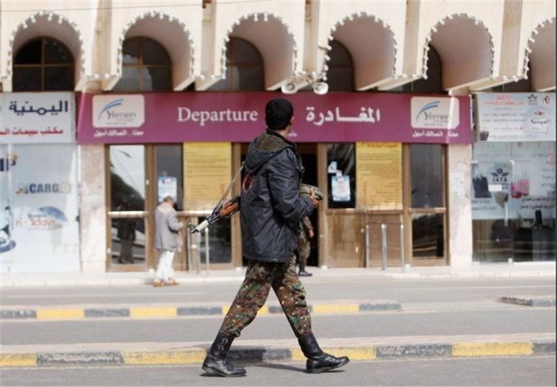 القاعدة تقتحم مطار الیمن وتقتل 5 جنود فی هجوم انتحاری متزامن