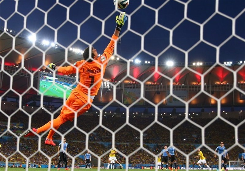 برتری کلمبیا مقابل اروگوئه در نیمه اول با گلی زیبا