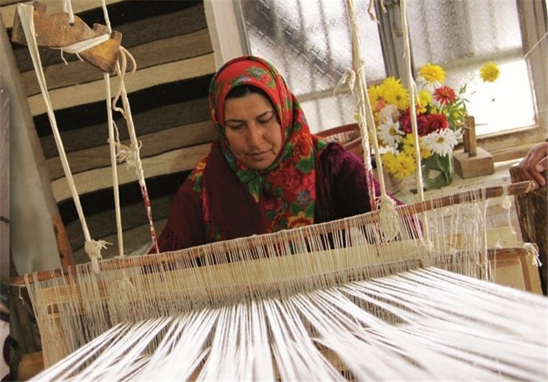 بازارچه صنایع دستی بانوان صنعتگر در تویسرکان برگزار می‌شود