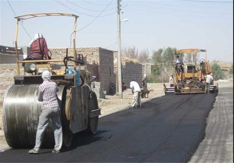 عملیات بهسازی و آسفالت معابر شهر علی‌اکبر در حال انجام است