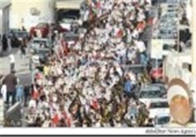 عشرات الآلاف من المواطنین تشیع الشهید &#171;العبار&#187; الذی قتلته قوات نظام البحرین