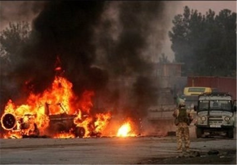 خودروی زرهی پلیس افغانستان توسط «بمب مغناطیسی چسبان» منهدم شد
