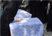 امضای طومار بانوان لاهیجانی به منظور مقابله با بدحجابی + تصاویر
