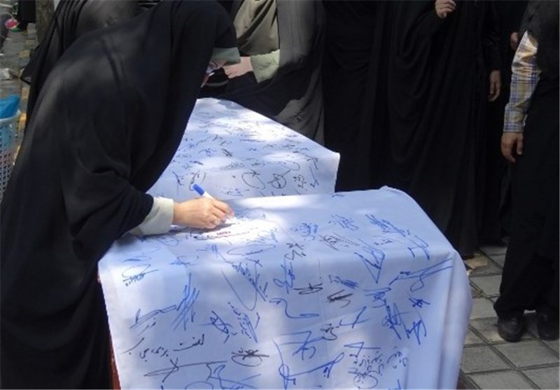 امضای طومار بانوان لاهیجانی به منظور مقابله با بدحجابی + تصاویر