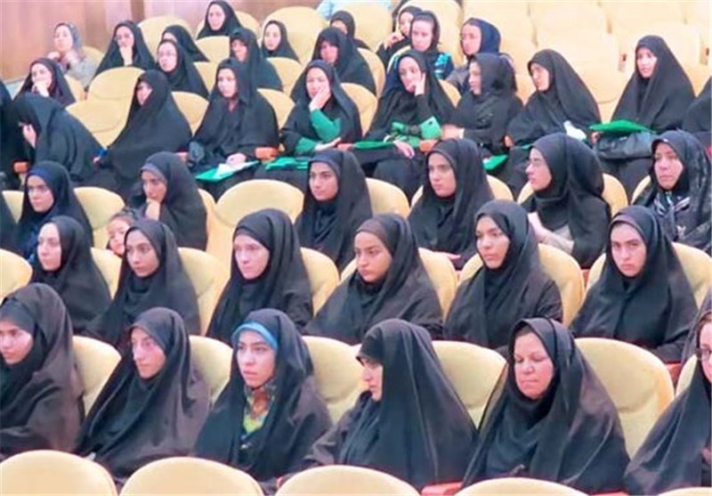 همایش استانی تاج بندگی با محوریت حجاب در سنندج برگزار شد