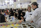 افطار 3 هزار نفر از زائران بانوی آب و آئینه از سفره کرامت حضرت معصومه (ص) + تصاویر