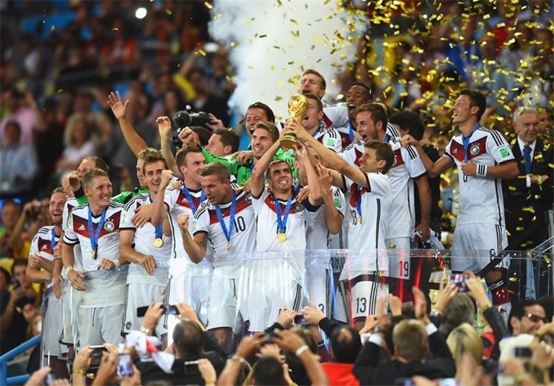 آلمانی‌ها جام قهرمانی را بالای سر بردند + تصاویر