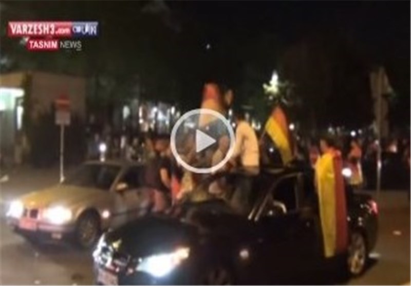 فیلم جشن مردم آلمان در خیابانها