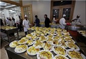 توزیع روزانه 4 هزار اطعام در ماه رمضان بین زائران حرم حضرت معصومه (س)