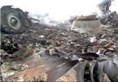 سقوط یک بوئینگ مالزیایی دیگر بر فراز اوکراین با 295 مسافر/ تمامی سرنشین‌ها کشته شدند+عکس