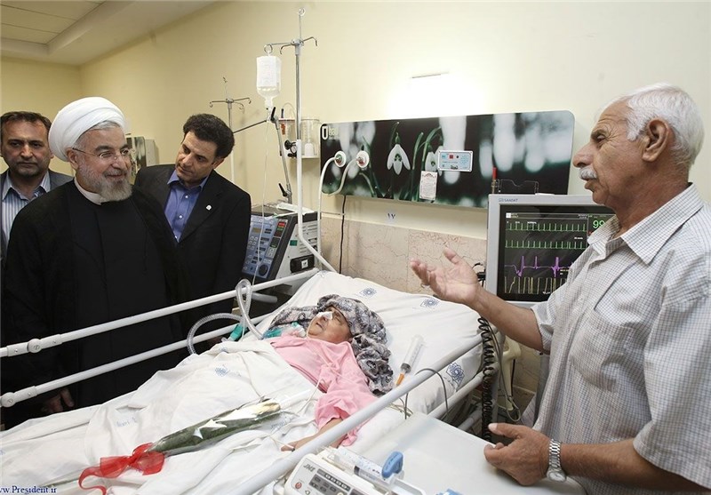رئیس‌ جمهور از بیماران بیمارستان شهدای تجریش عیادت کرد