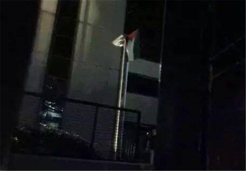 معترضان ترکیه‌ای پرچم اسرائیل را پایین کشیدند+عکس
