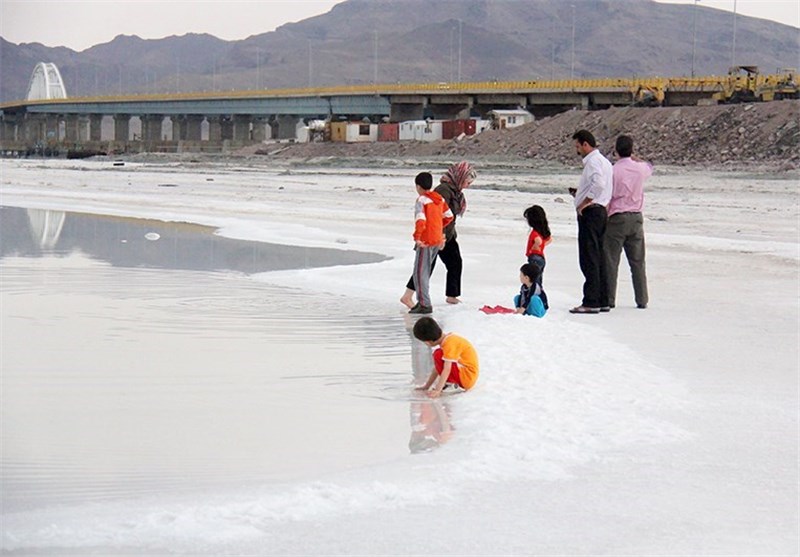 تابستان امسال دریاچه ارومیه از خشکی کامل نجات می‌یابد