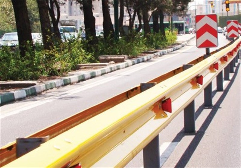 تابلوهای راهنمای شهری در خیابان‌ها و میادین پارس‌آباد نصب شود‌