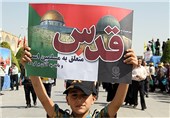 استقبال اصفهانی‌ها از حامد زمانی و ماشین سیار باد خنک در راهپیمایی قدس