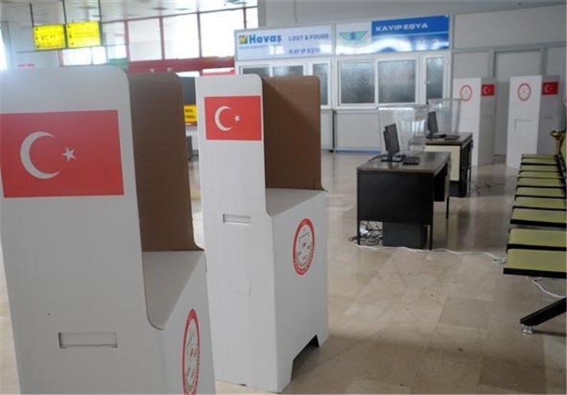 شهروندان ترکیه‌ای خارج از کشور برای انتخاب رئیس‌جمهور به پای صندوق‌های رای رفتند