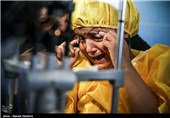  چشمان شوخان پس از دو بار پیوند توسط حسن قاضی زاده هاشمی وزیر بهداشت بینایی خود را بدست آورد