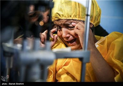  چشمان شوخان پس از دو بار پیوند توسط حسن قاضی زاده هاشمی وزیر بهداشت بینایی خود را بدست آورد