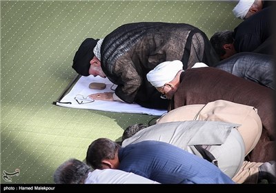 Ayatollah Khamenei Leads Eid al-Fitr Prayers in Tehran
