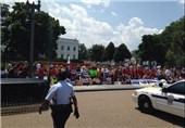 تجمع و بازداشت معترضان به انفعال اوباما در رسیدگی به بحران مهاجران مقابل کاخ سفید+عکس