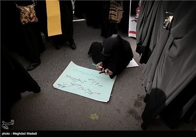 تجمع طلبة أمام مکتب رعایة المصالح المصریة فی طهران