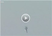 فیلم سقوط جنگنده هنگام رزمایش هوایی