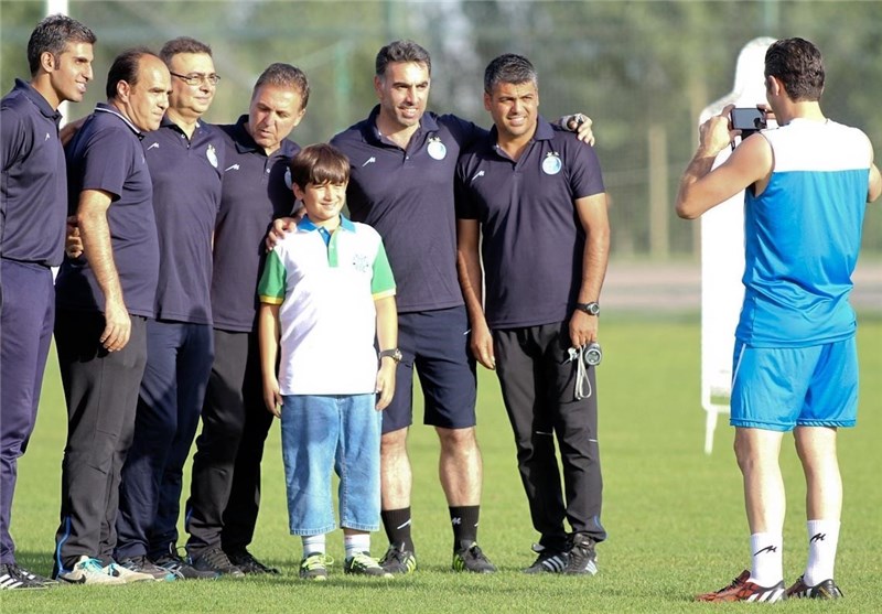 زرینچه: خوشحالم یک استقلالی روی نیمکت نفت نشسته است