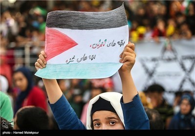 اطفال ایران یجتمعون دعما لأطفال غزة