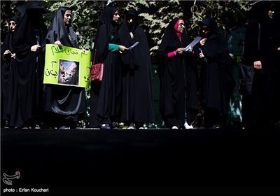 تجمع الطلبة الجامعیین امام السفارة الفلسطینیة فی طهران