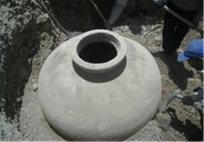  کشف خمره و سنگ ۱۶۰۰ ساله در نطنز/دستگیری یک نفر 