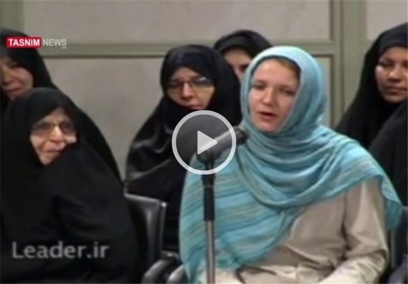 فیلم؛ شعرخوانی بانوی اوکراینی در محضر امام‌ خامنه‌ای