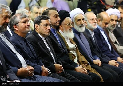 Iranian Ambassadors, Diplomats Meet Leader in Tehran