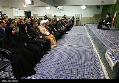الامام الخامنئی یستقبل وزیر الخارجیة وسفراء ایران الاسلامیة بالخارج