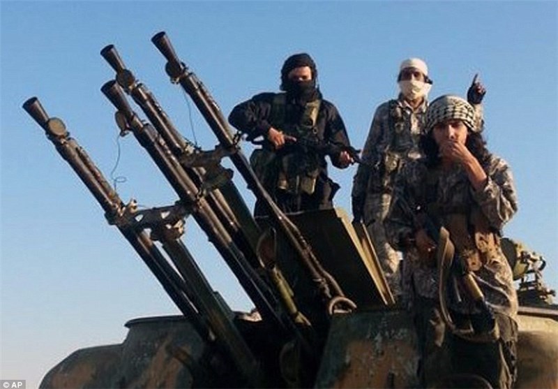 ورلد تریبیون: ناتو تسلیحات مورد نیاز داعش را تامین می‌کند