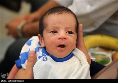 جشن تولد امیرعباس اولین نوزاد حاصل از روش میکرواینجکشن در مرکز درمان ناباروری رویش هلال احمر