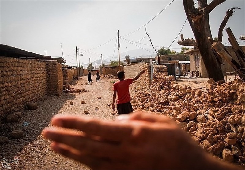 زلزله 4.5 ریشتری تعدادی از خانه‌های قدیمی منوجان را تخریب کرد
