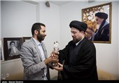 اقباشاوی جایزه «تاج محل» را به موزه امام (ره) اهدا کرد